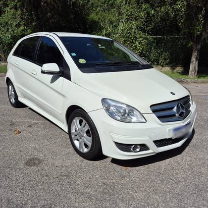 MERCEDES-BENZ B 180 1.7 FAMILY PLUS 8V GASOLINA 4P AUTOMÁTICO